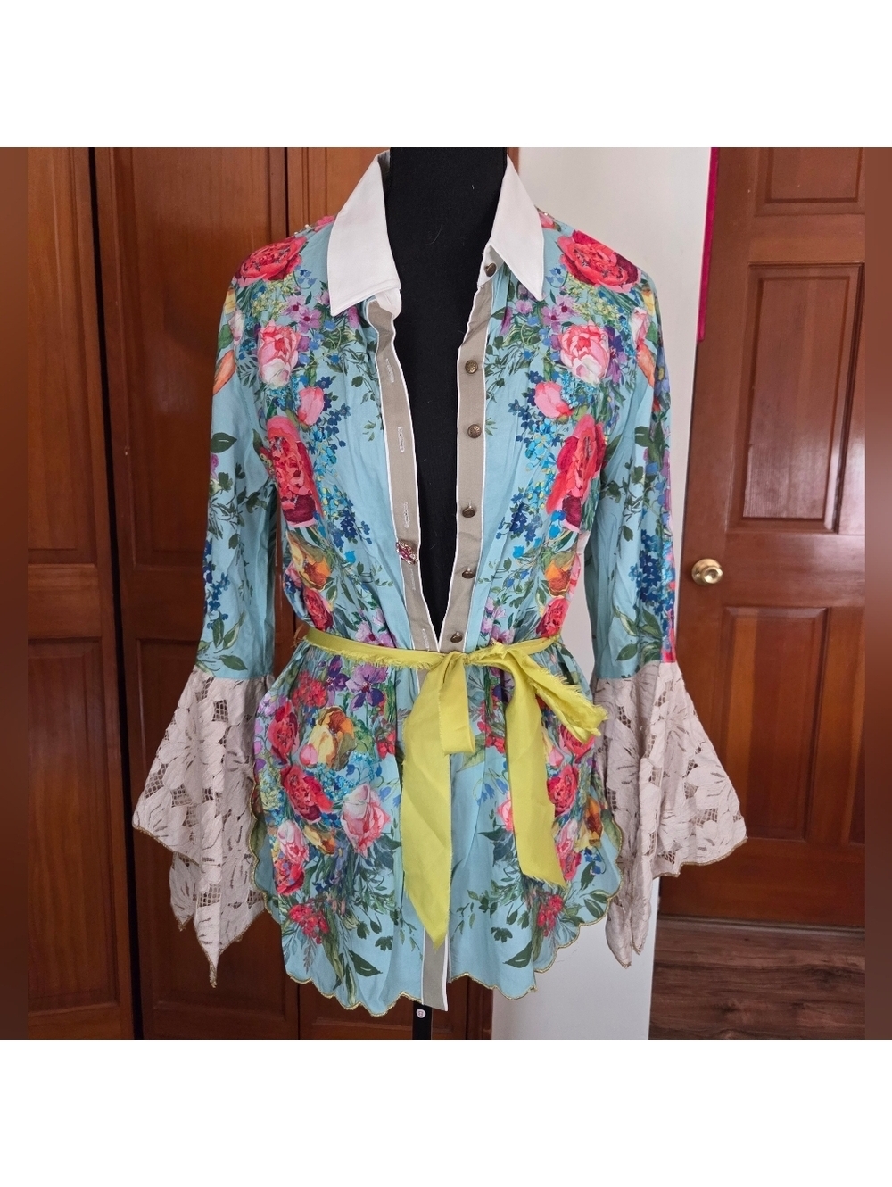 Vintage Aratta Floral Button-Front Blouse